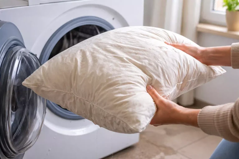 Comment laver un oreiller en plume en toute sécurité pour préserver son gonflant et son confort