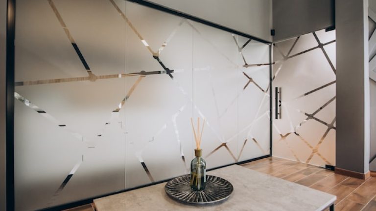 Décoration intérieure en verre : inspirations et tendances pour un intérieur moderne